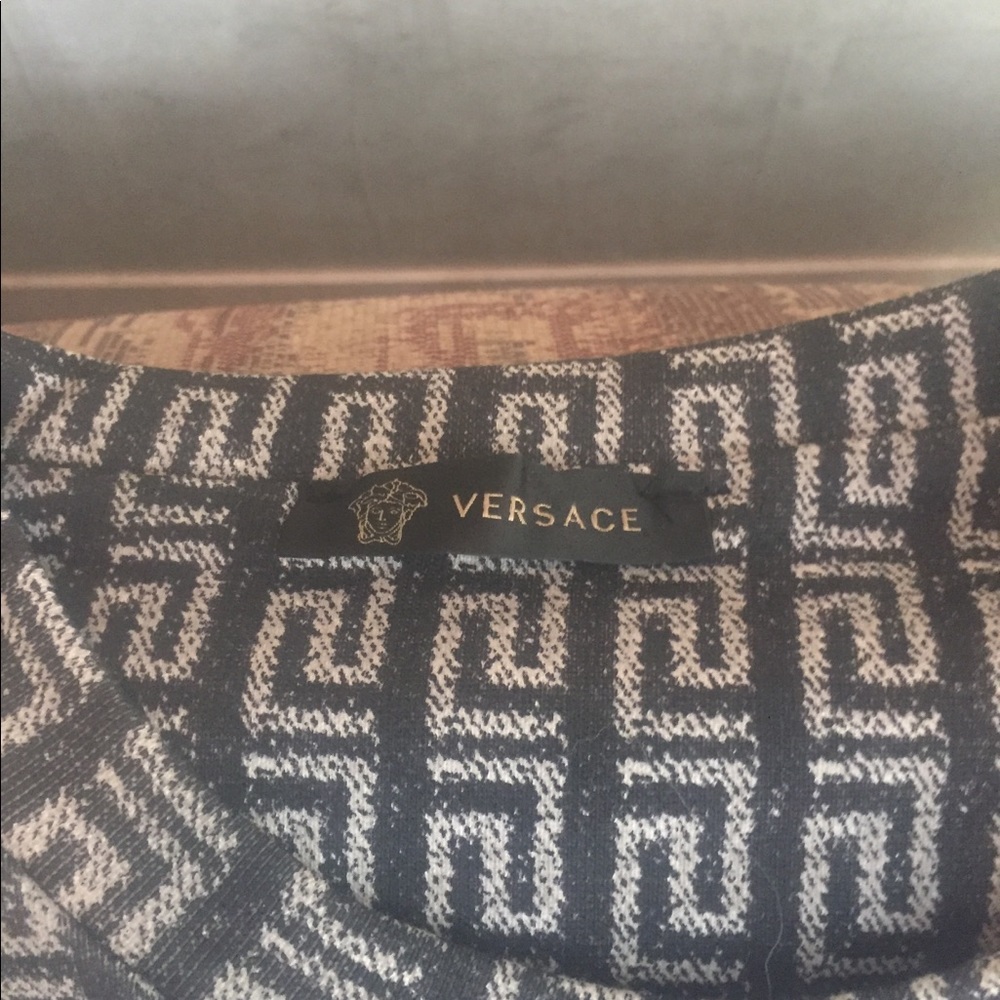 Versace Sweater - Picture 3 of 4
